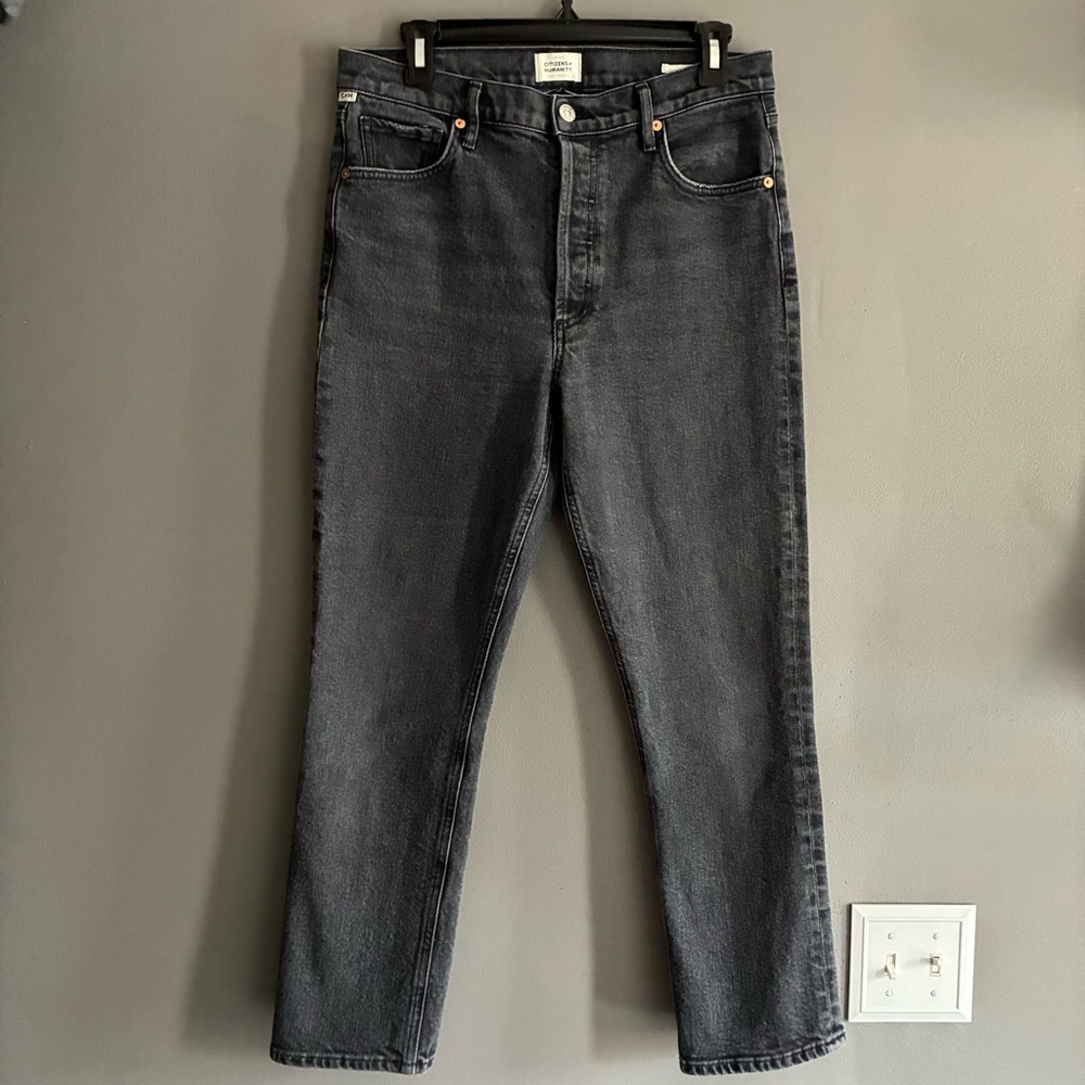 Citizens Of Humanity Straight Leg Jeans in Washed Black